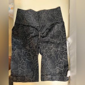 new gym shark shorts size S makes your booty pop ! 🤩 amazing 😍